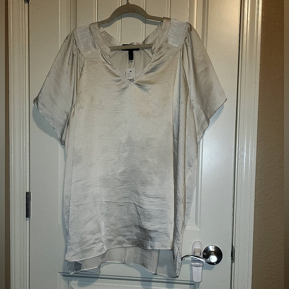 Lane Bryant white shimmery blouse. NwT SIZE 28